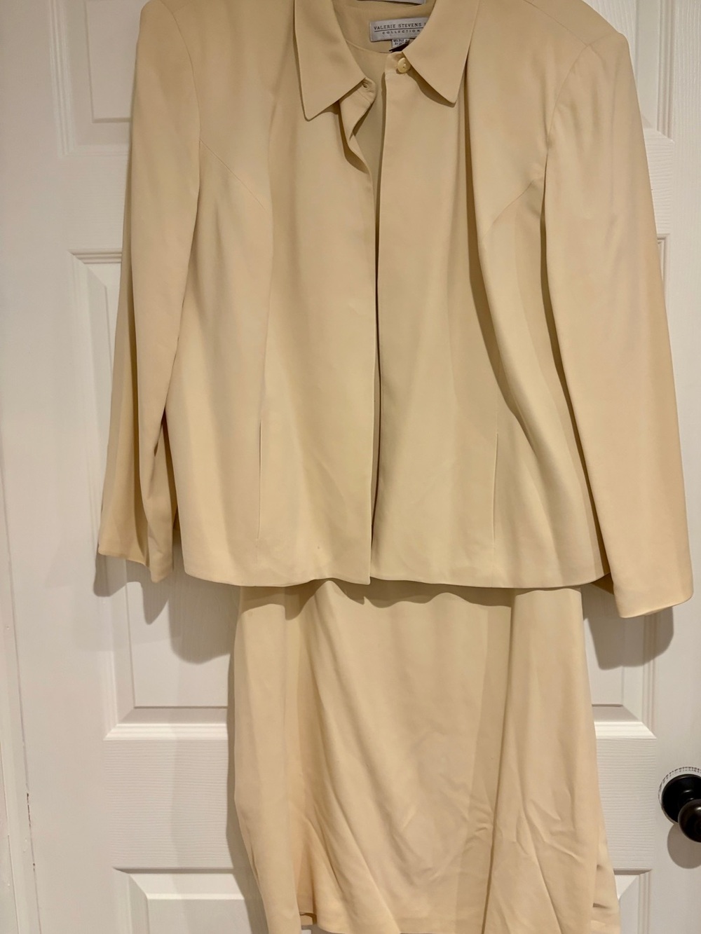 Valerie Stevens Cream Women's 3pc set Set
